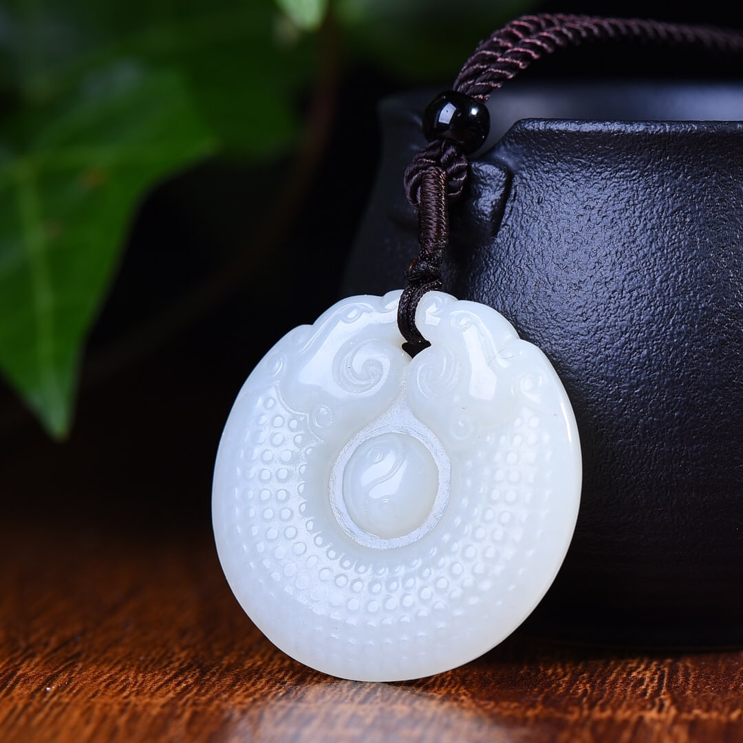 An Exquisite White Jade Trigram Pattern Pendant - 3