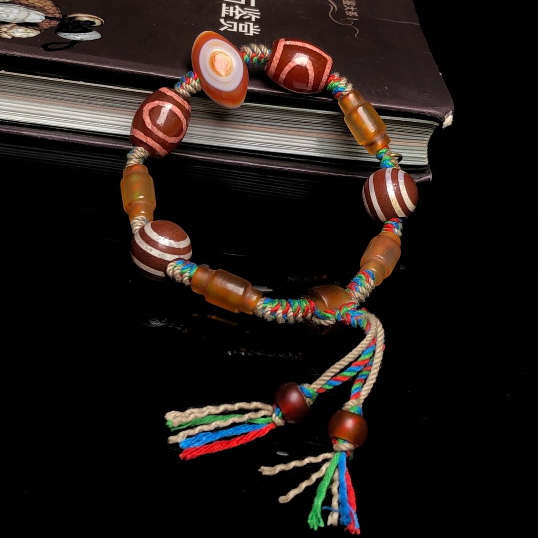 A Precious Dzi Bead Bracelets: A Precious Dzi Bead Bracelets,Size:0.8inx0.5inx0.3in 天珠手串