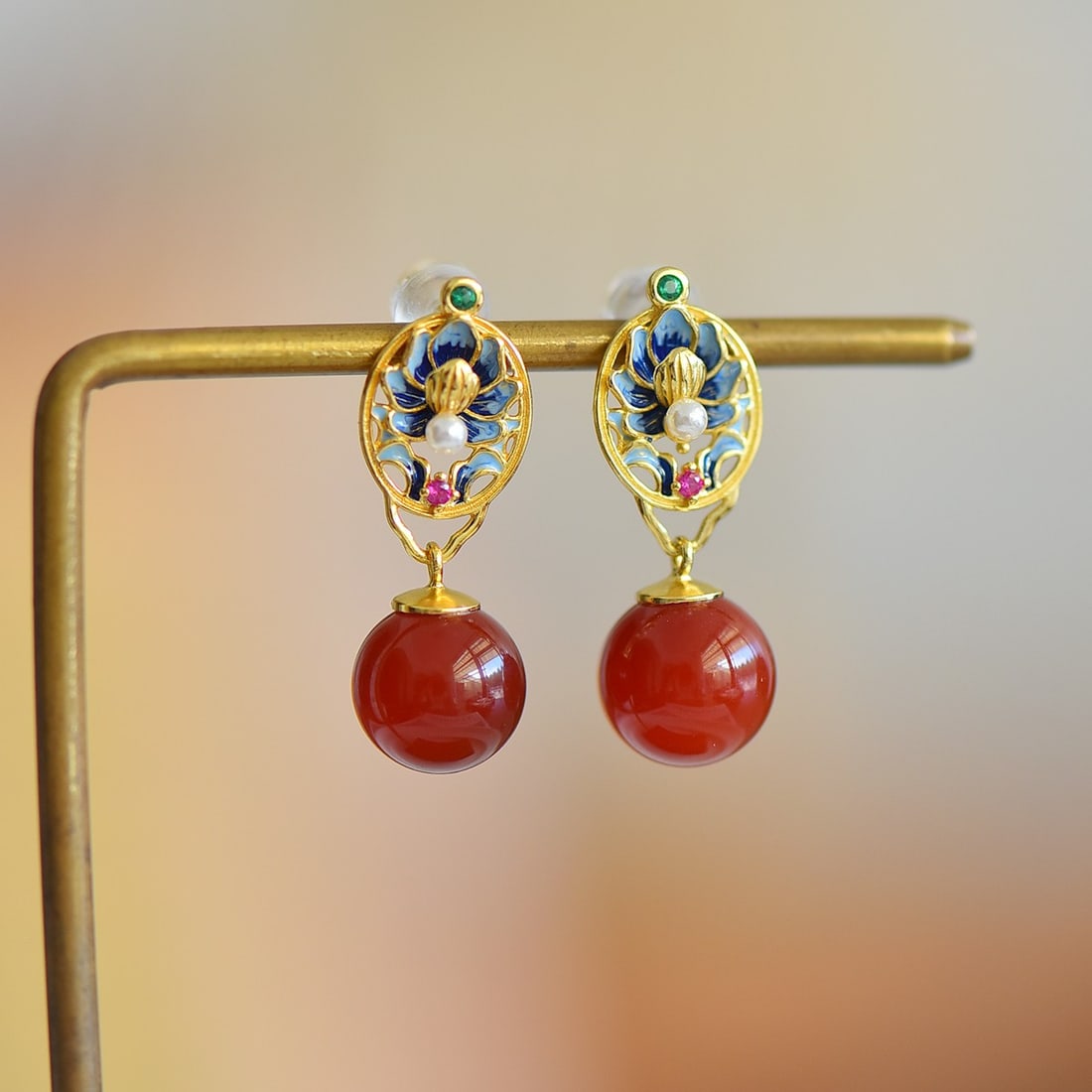 A Pair of Exquisite Sterling Silver-Gold Plated Inlaid Agate Earrings,Inlaid Pearls (1 of 5)