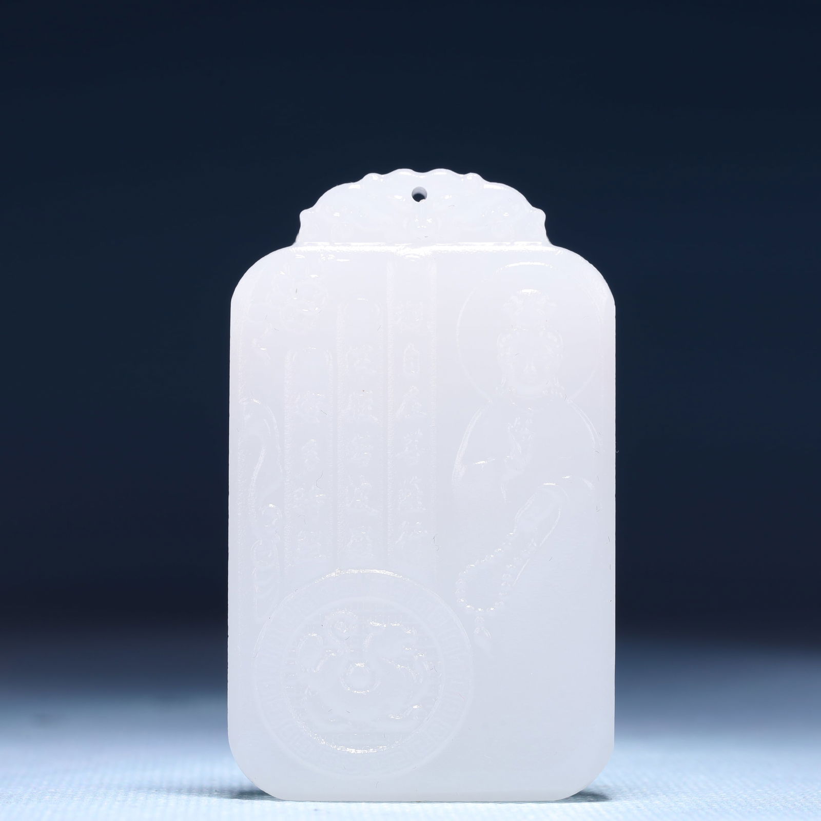 An Exquisite White Jade Statue of Avalokitesvara Pendant: An Exquisite White Jade Statue of Avalokitesvara Pendant,Size:1.6inx0.4inx2.4in,Weight:53g 白玉观音像牌