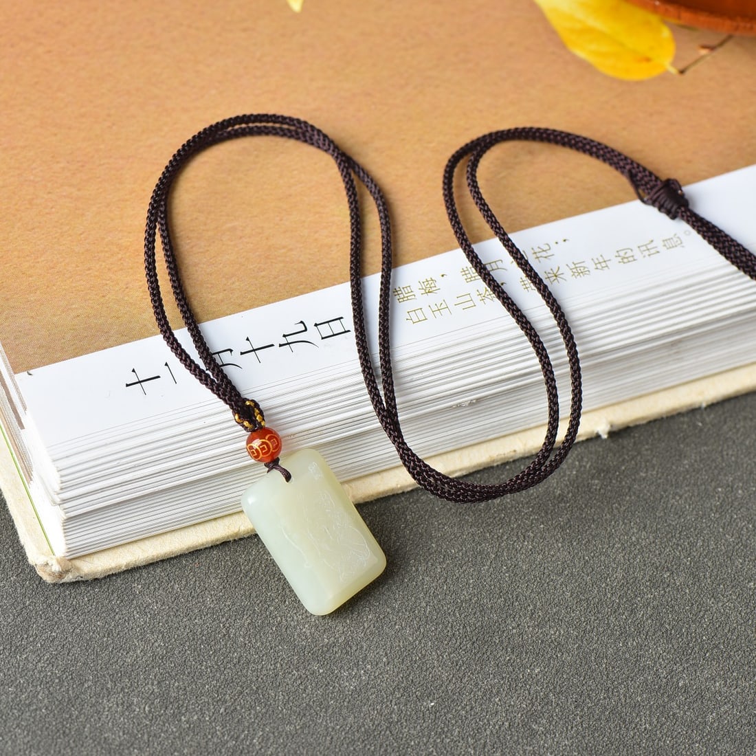 An Exquisite White Jade Pendant - 5