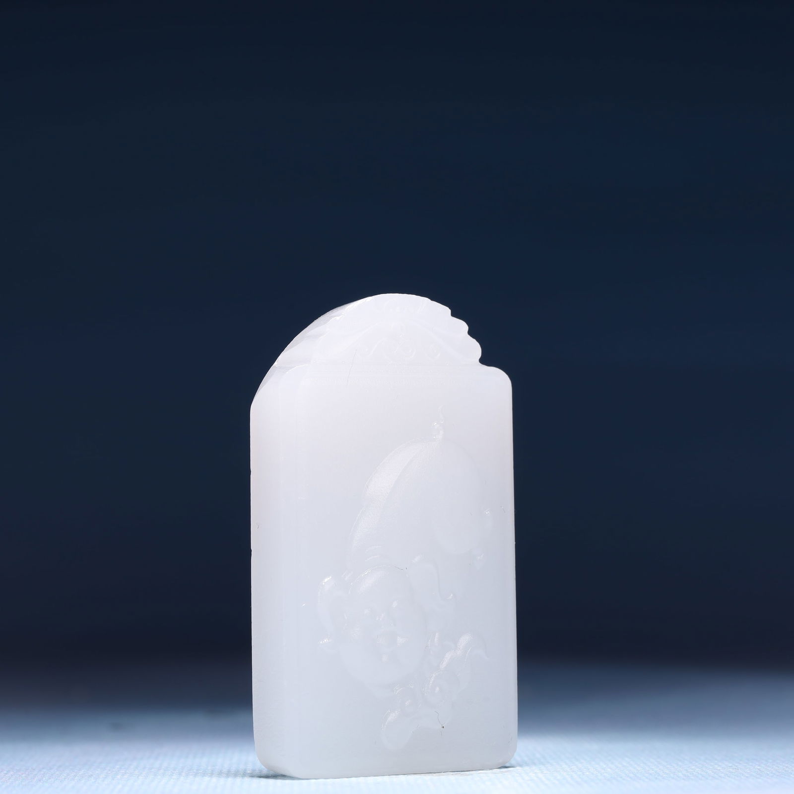 An Exquisite White Jade Pig Pattern Pendant - 3