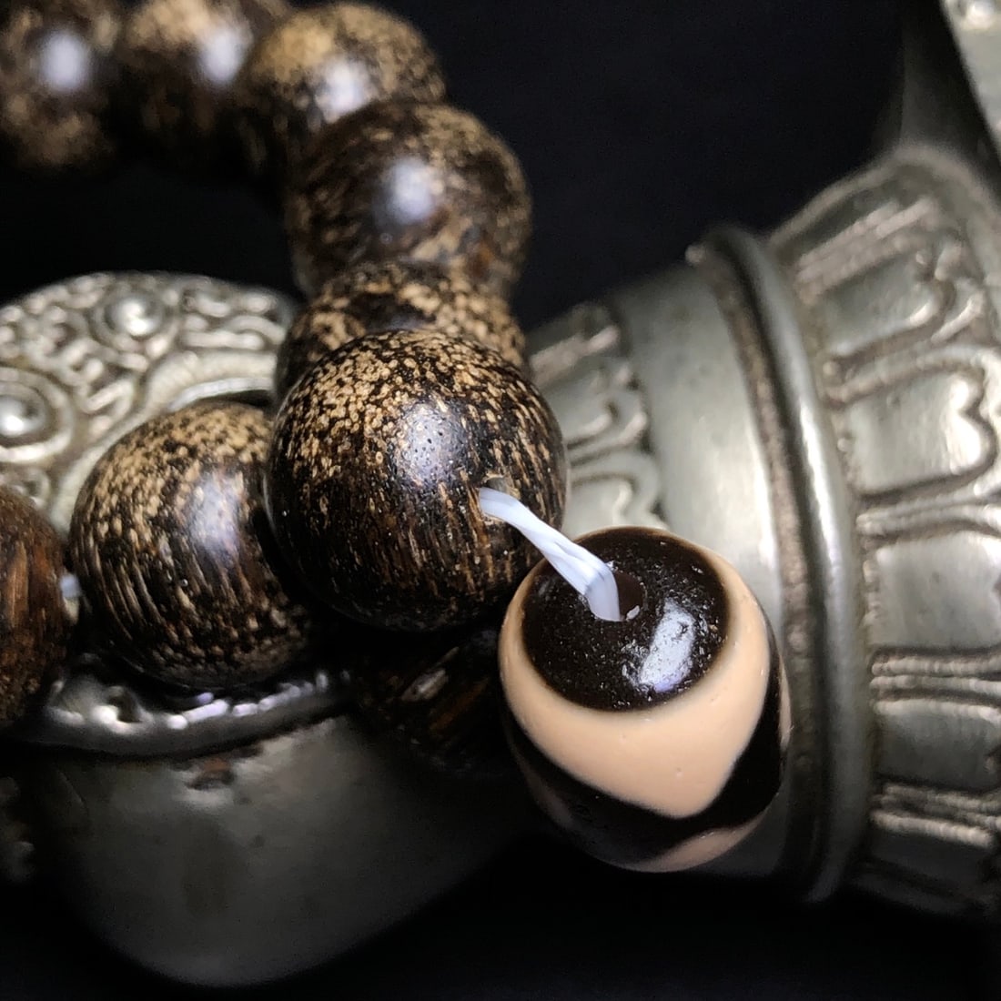 A Precious Dzi Bead Bracelets - 9