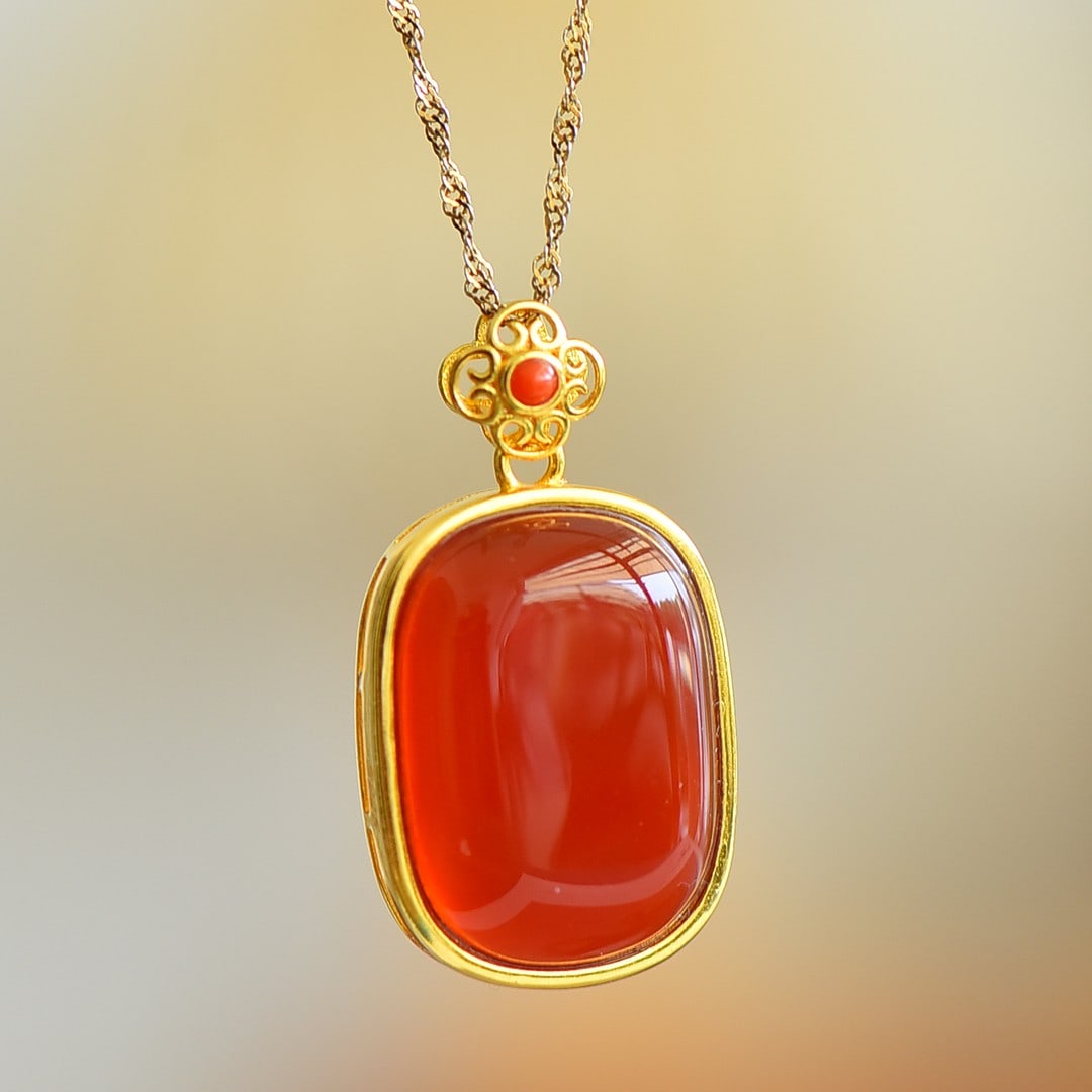 An Exquisite Sterling Silver-Gold Plated Inlaid Agate Pendant: An Exquisite Sterling Silver-Gold Plated Inlaid Agate Pendant,Size:0.6inx0.9in 纯银镀金镶玛瑙吊坠