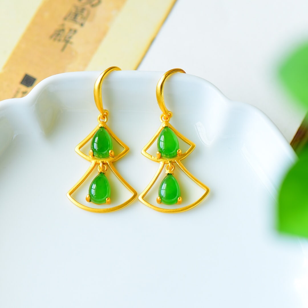 A Pair of Exquisite Sterling Silver-Gold Plated Inlaid Jasper Earrings: A Pair of Exquisite Sterling Silver-Gold Plated Inlaid Jasper Earrings,Size:0.6inx1.4in 一对纯银镀金镶碧玉耳环