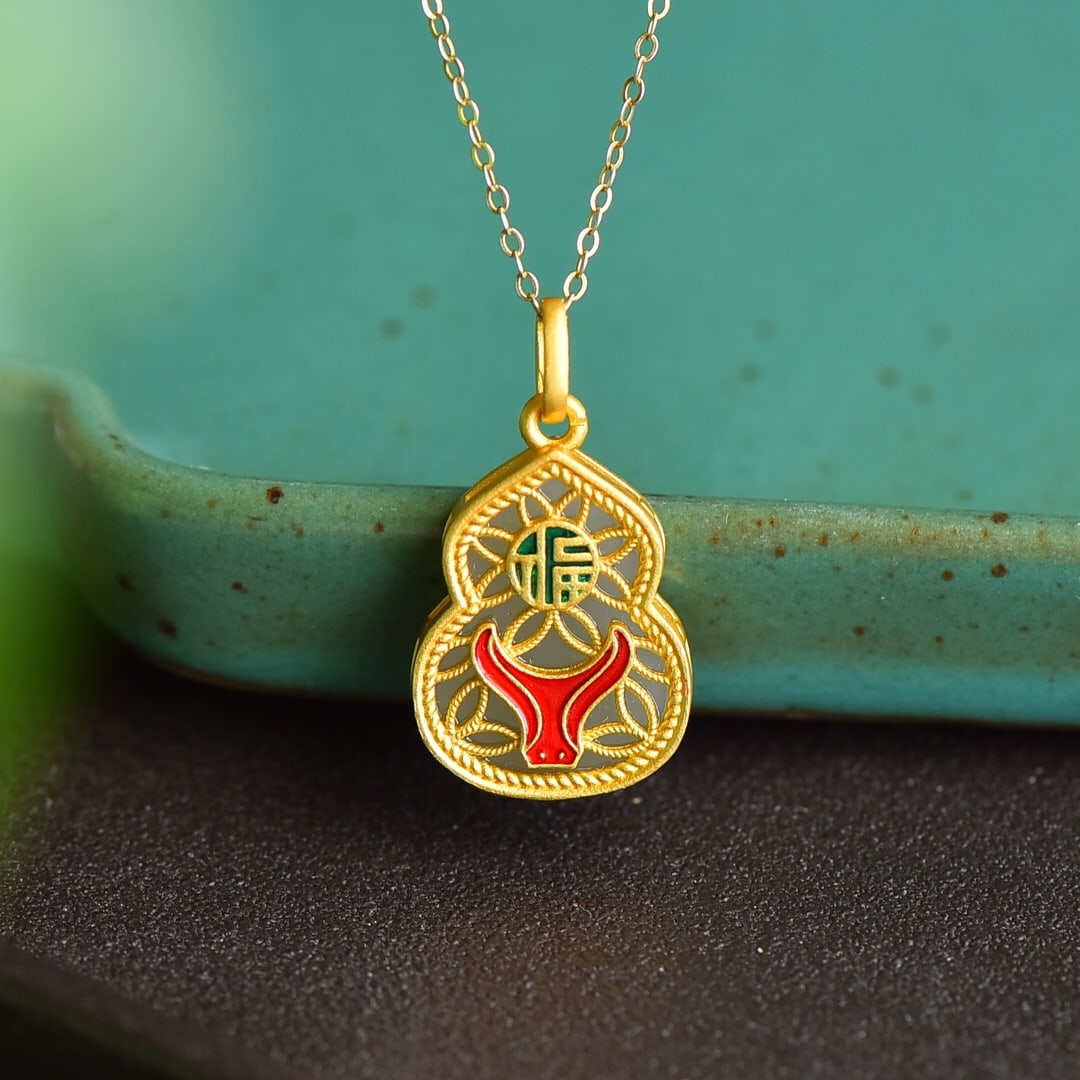 An Exquisite Sterling Silver-Gold Plated Inlaid White Jade Pendant: An Exquisite Sterling Silver-Gold Plated Inlaid White Jade Pendant 纯银镀金镶白玉吊坠