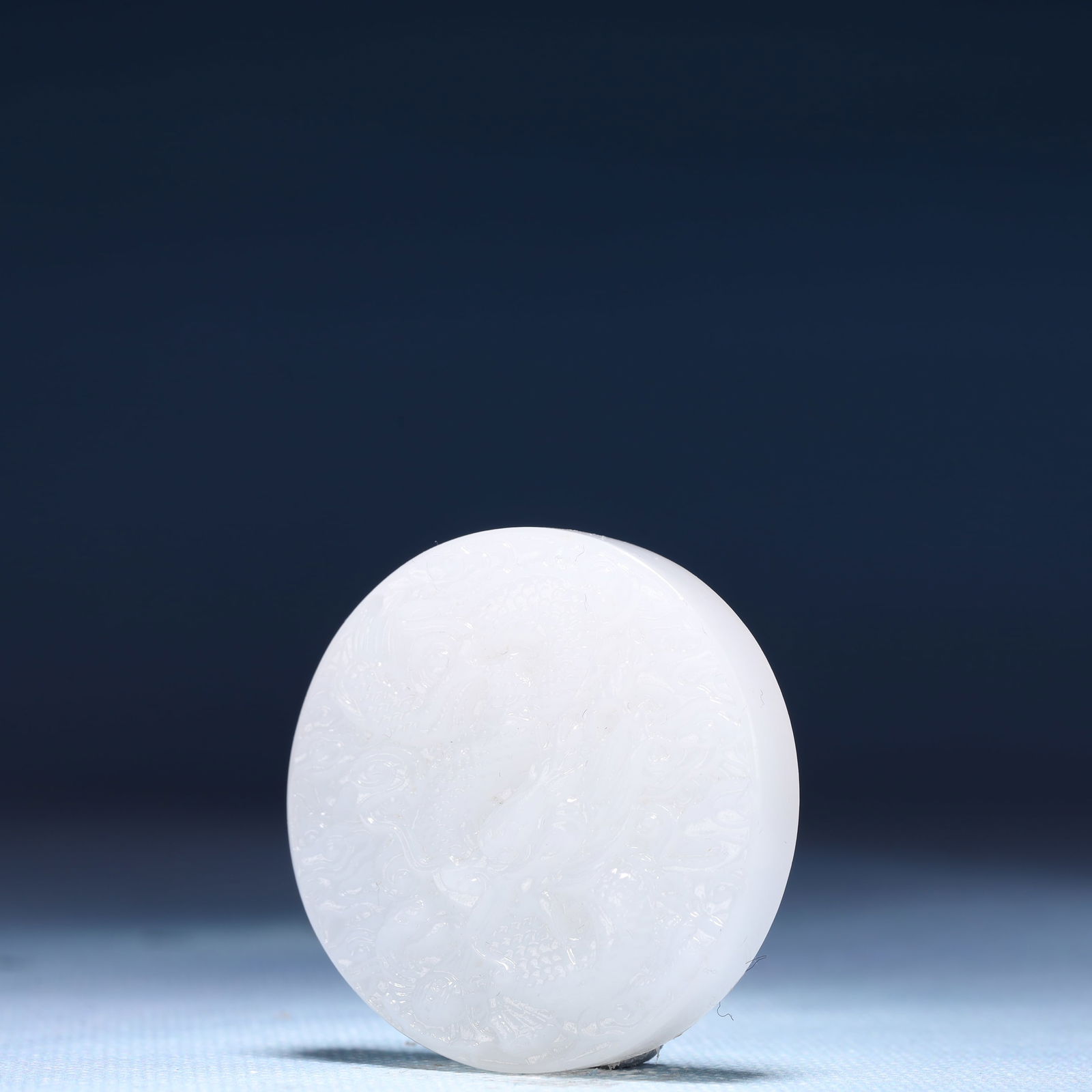 An Exquisite White Jade Auspicious Cloud and Dragon Pattern Pendant - 2