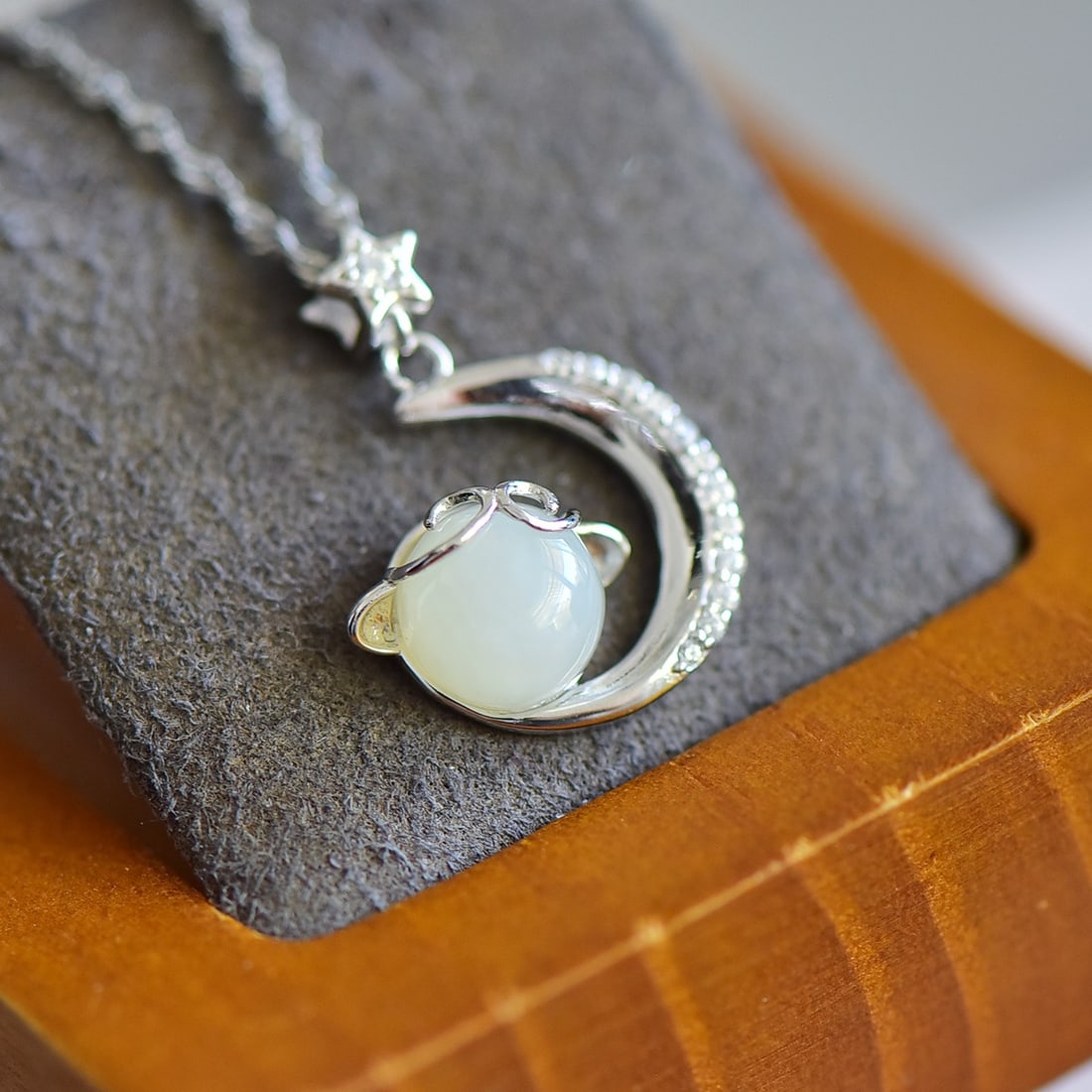An Exquisite Sterling Silver Inlaid White Jade Pendant: An Exquisite Sterling Silver Inlaid White Jade Pendant,Size:0.3inx0.3in 纯银镶白玉吊坠