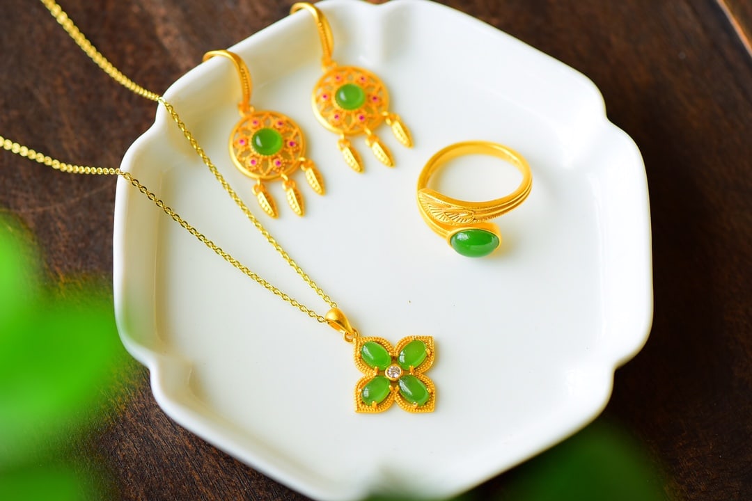 A Set of Fine Sterling Silver-Gold Plated Inlaid Jasper Jewelry: A Set of Fine Sterling Silver-Gold Plated Inlaid Jasper Jewelry,Size:(Necklace)0.7inx1in,(Ring)0.3inx0.4in,(Earring)0.6inx1.4in 