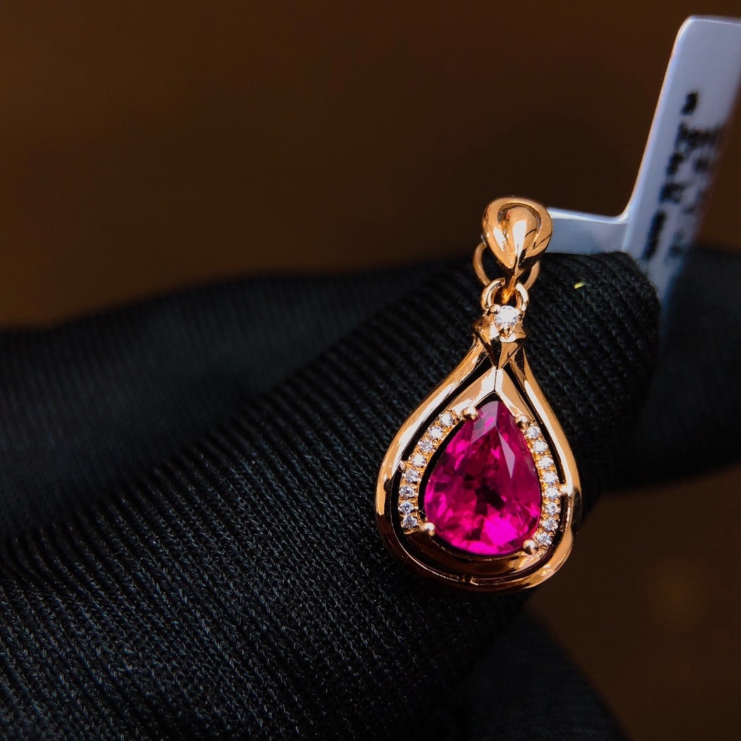 1.88Ctw Natural Tourmaline Necklace: 1.88Ctw Natural Tourmaline Necklace,Size:0.3inx0.2in 1.88Ctw天然碧玺项链