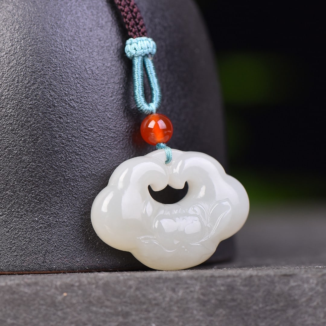 An Exquisite White Jade Pendant - 2