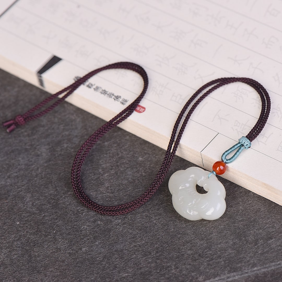 An Exquisite White Jade Pendant - 5