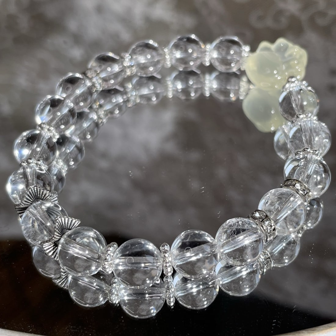 An Exquisite Crystal Bracelet - 2
