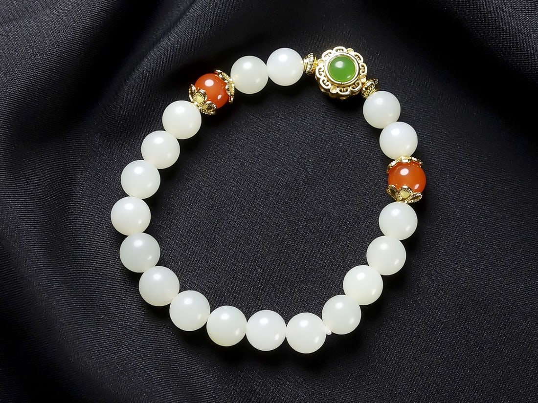An Exquisite White Jade Bracelets: An Exquisite White Jade Bracelets,Size:(bead)0.3in 白玉手链