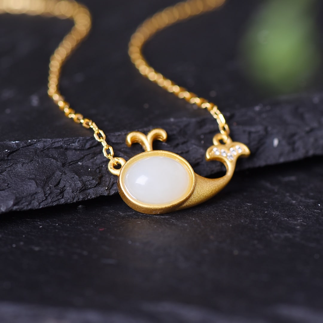 An Exquisite Sterling Silver-Gold Plated Inlaid White Jade Pendant: An Exquisite Sterling Silver-Gold Plated Inlaid White Jade Pendant,Size:0.3inx0.4in 纯银镀金镶白玉吊坠