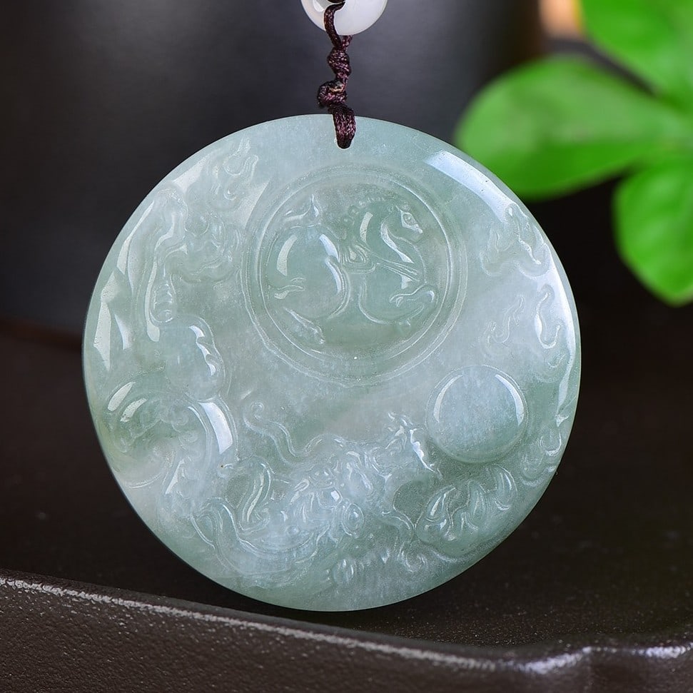 An Exquisite Jadeite Dragon Pattern Pendant: An Exquisite Jadeite Dragon Pattern Pendant,Size:2inx2in 翡翠龙纹挂件