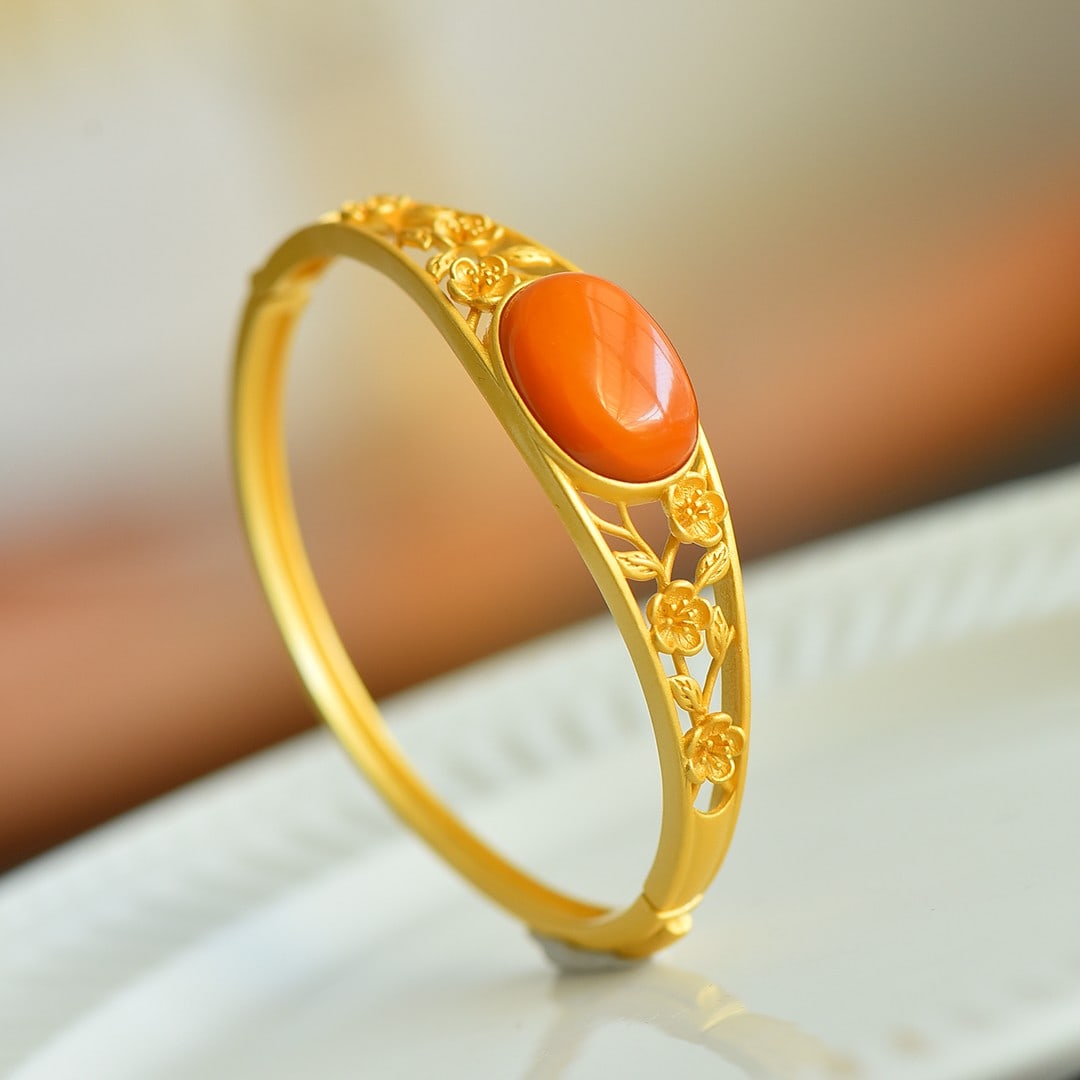 An Exquisite Sterling Silver-Gold Plated Inlaid Beeswax Bracelets: An Exquisite Sterling Silver-Gold Plated Inlaid Beeswax Bracelets,Size:0.5inx0.7in 纯银镀金镶蜜蜡手镯