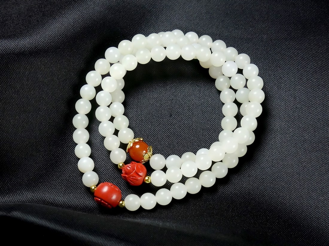 An Exquisite White Jade Bracelets: An Exquisite White Jade Bracelets,Size:(bead)0.2in 白玉手链