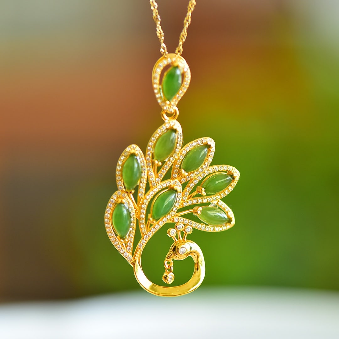 An Exquisite Sterling Silver-Gold Plated Inlaid Jasper Pendant: An Exquisite Sterling Silver-Gold Plated Inlaid Jasper Pendant 纯银镀金镶碧玉项链