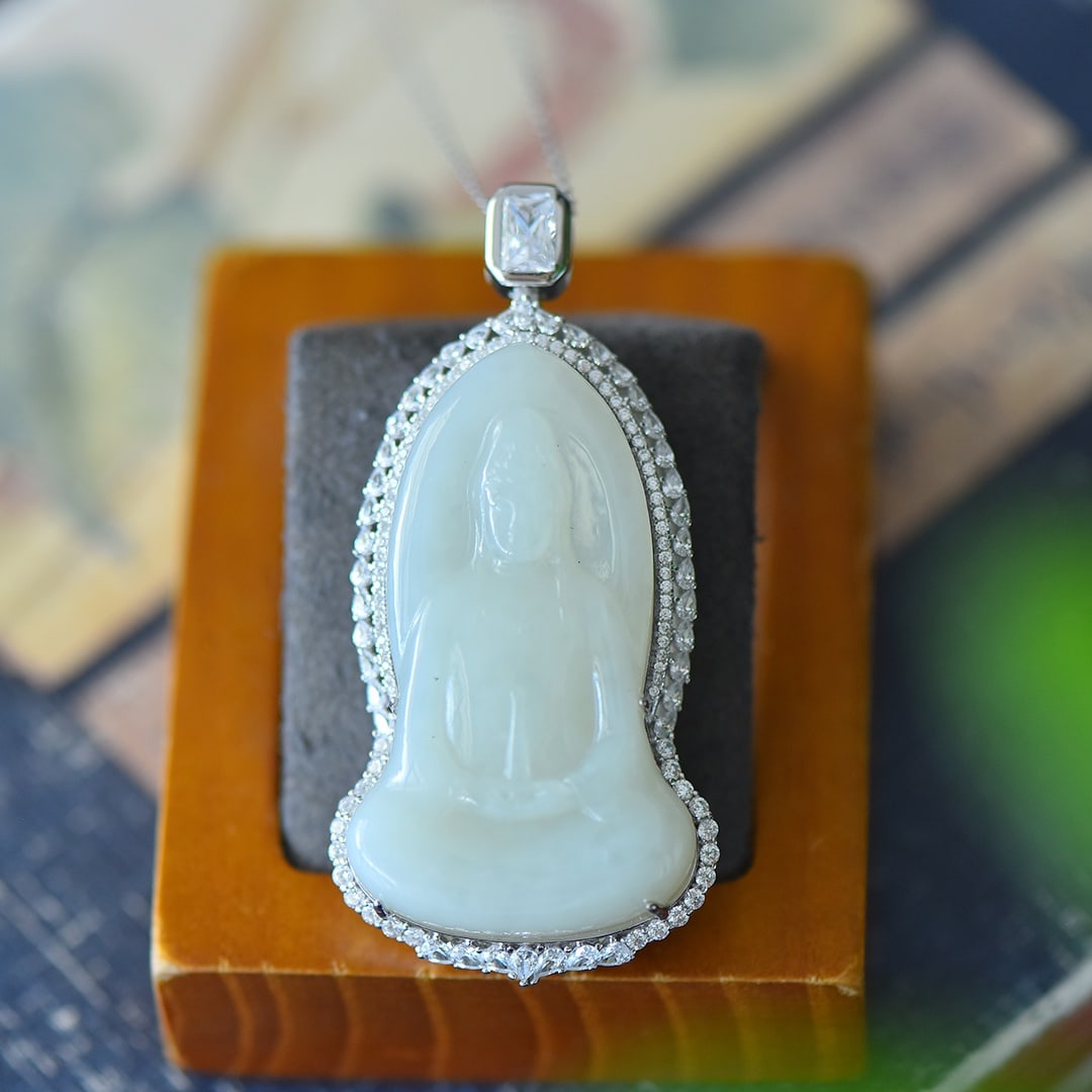 An Exquisite Sterling Silver Inlaid White Jade Necklace,Inlaid Diamond: An Exquisite Sterling Silver Inlaid White Jade Necklace,Inlaid Diamond,Size:1.1inx2.4in 纯银镶白玉项链,嵌钻石