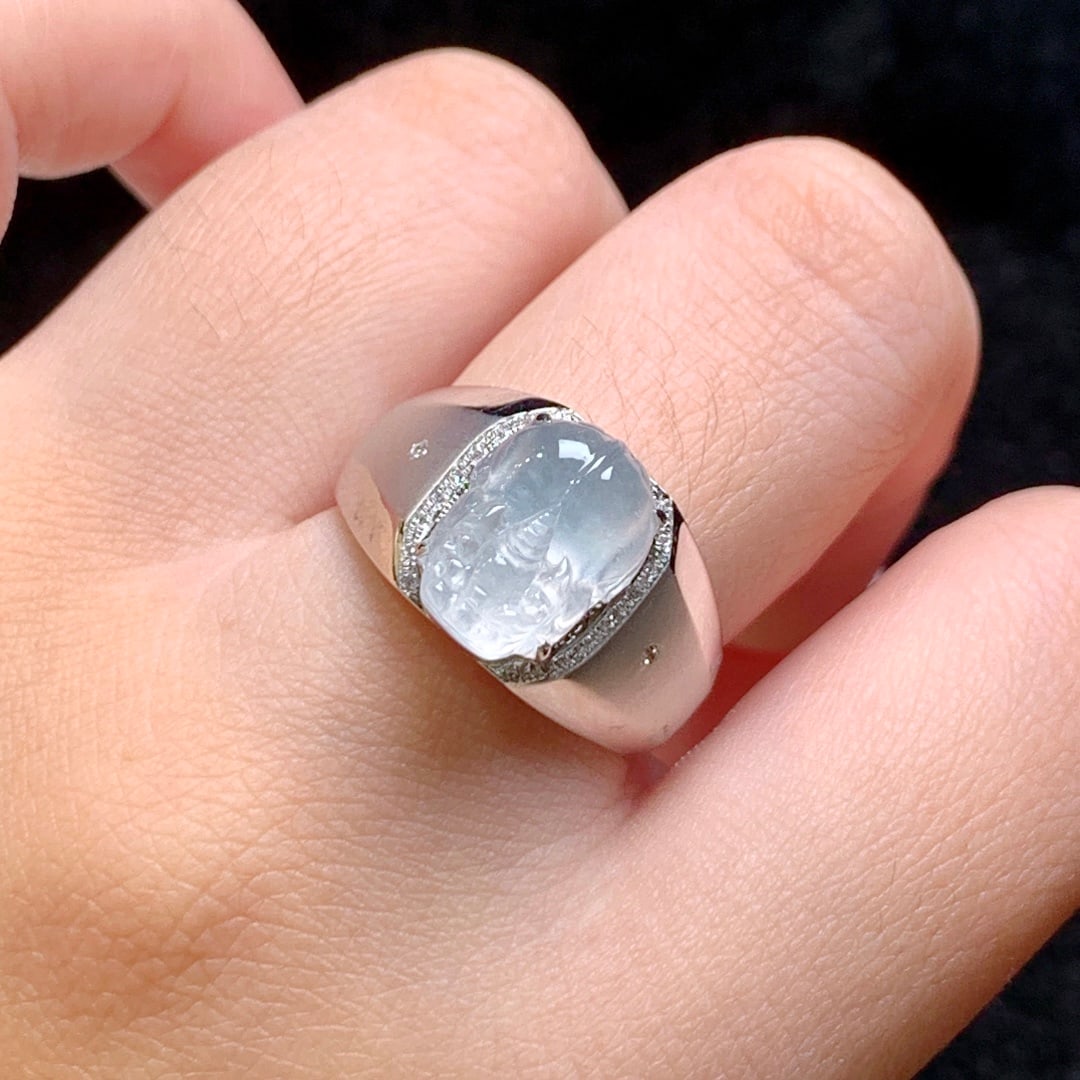 An Exquisite 18k Gold Diamond Inlaid Jadeite Ring: An Exquisite 18k Gold Diamond Inlaid Jadeite Ring,Size(Loose Stone):0.5inx0.3inx0.2in #17.5 18k金钻镶嵌翡翠戒指