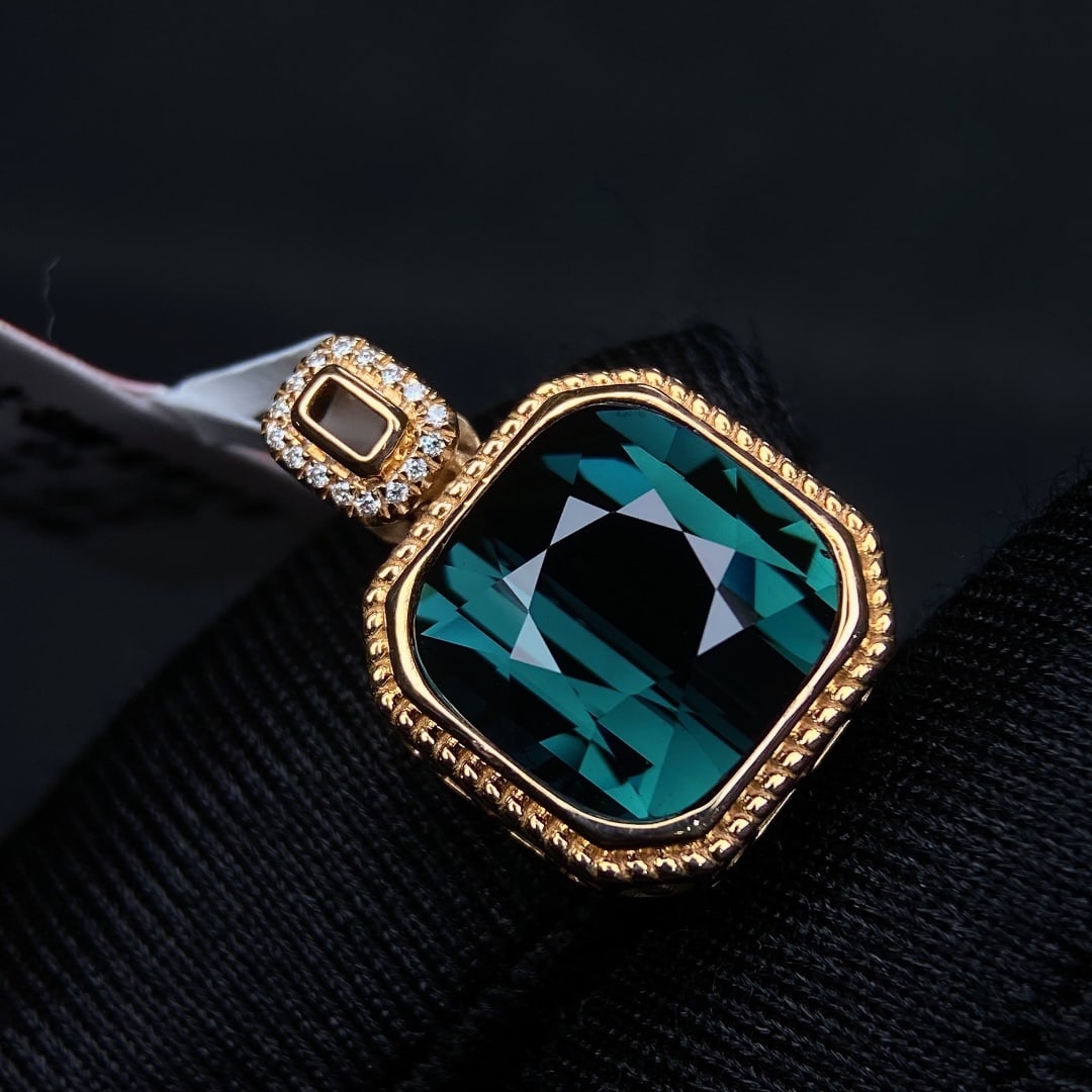 6.68Ctw Natural Tourmaline Necklace: 6.68Ctw Natural Tourmaline Necklace,Size:0.5inx0.5in 6.68Ctw天然碧玺项链