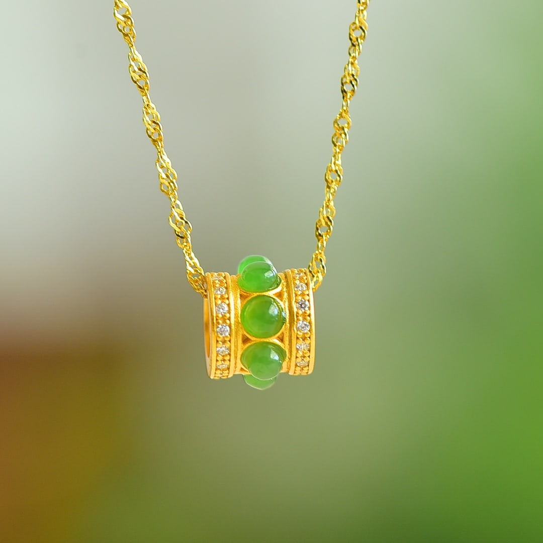 An Exquisite Sterling Silver-Gold Plated Inlaid Jasper Pendant,Inlaid Diamond: An Exquisite Sterling Silver-Gold Plated Inlaid Jasper Pendant,Inlaid Diamond 纯银镀金镶碧玉项链,嵌钻石