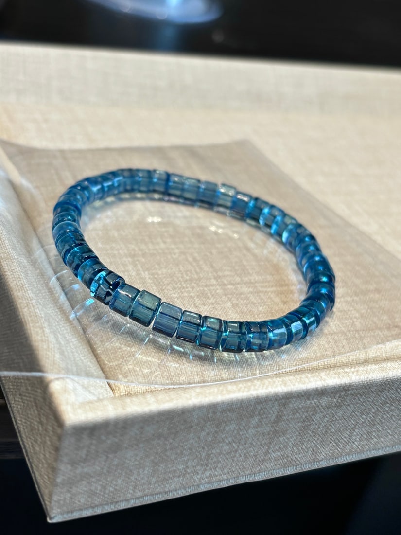 An Exquisite Aquamarine Bracelets: An Exquisite Aquamarine Bracelets,Size:0.2in,Weight:12g 海蓝宝手链