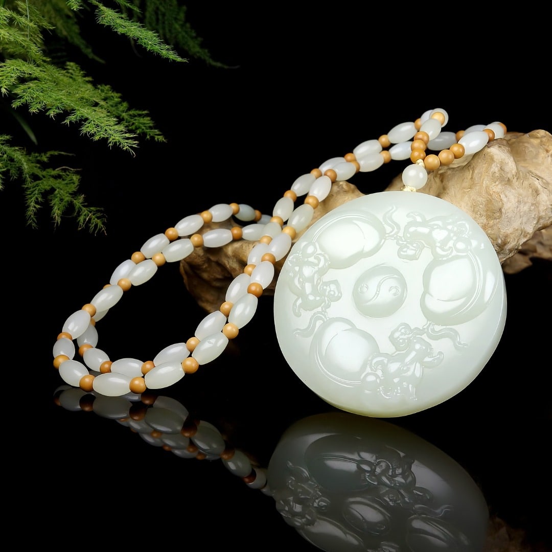 An Exquisite White Jade Buffalo Pattern Pendant - 6