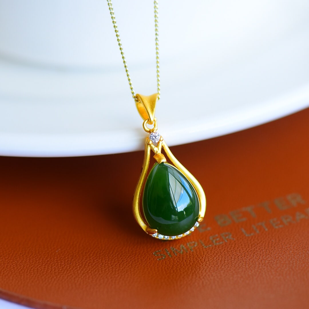 An Exquisite Sterling Silver-Gold Plated Inlaid Jasper Necklace,Inlaid Diamond: An Exquisite Sterling Silver-Gold Plated Inlaid Jasper Necklace,Inlaid Diamond,Size:0.4inx0.6in 纯银镀金镶碧玉项链,嵌钻石