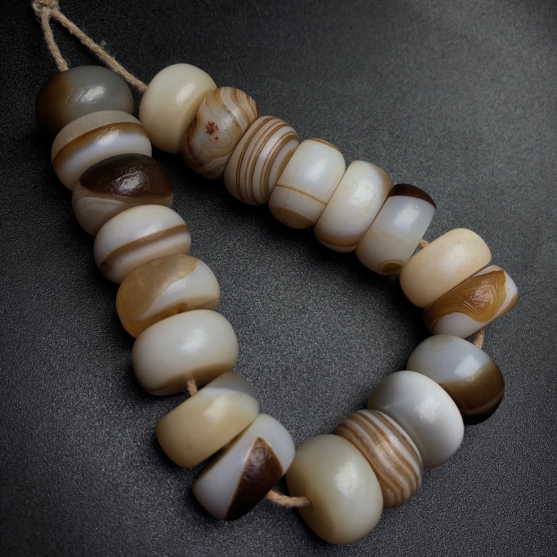 A Precious Agate Bracelets: A Precious Agate Bracelets,Size:0.6inx0.3in*20 玛瑙手串