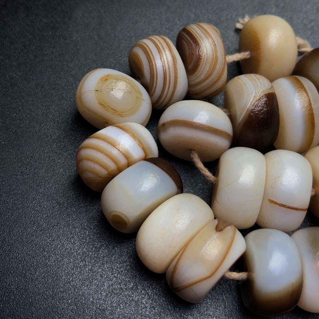 A Precious Agate Bracelets - 8