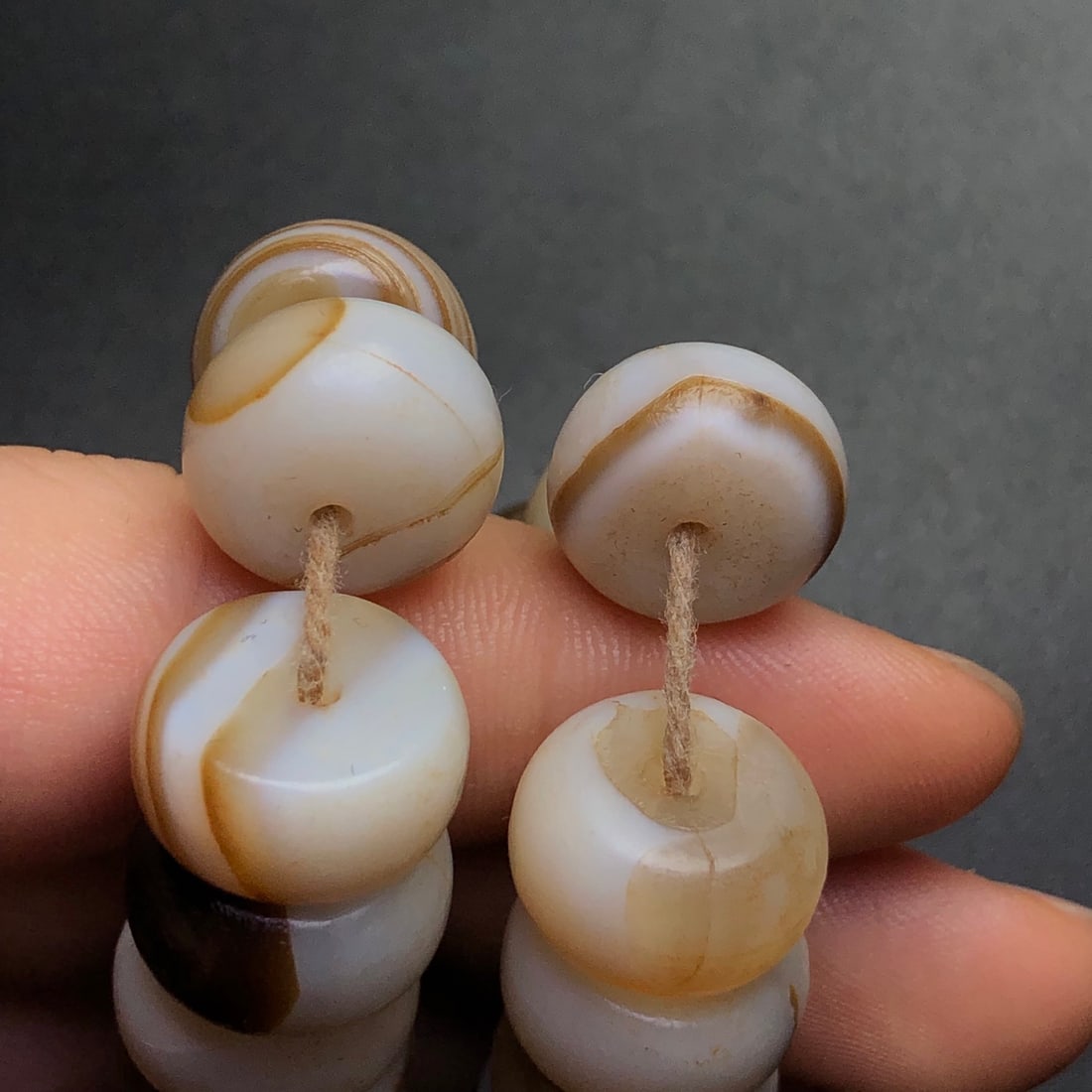 A Precious Agate Bracelets - 9