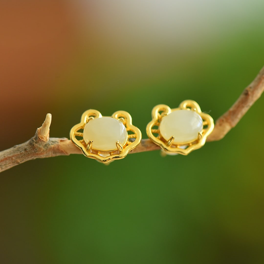 A Pair of Exquisite Sterling Silver-Gold Plated Inlaid White Jade Earrings: A Pair of Exquisite Sterling Silver-Gold Plated Inlaid White Jade Earrings, 一对纯银镀金镶白玉耳钉