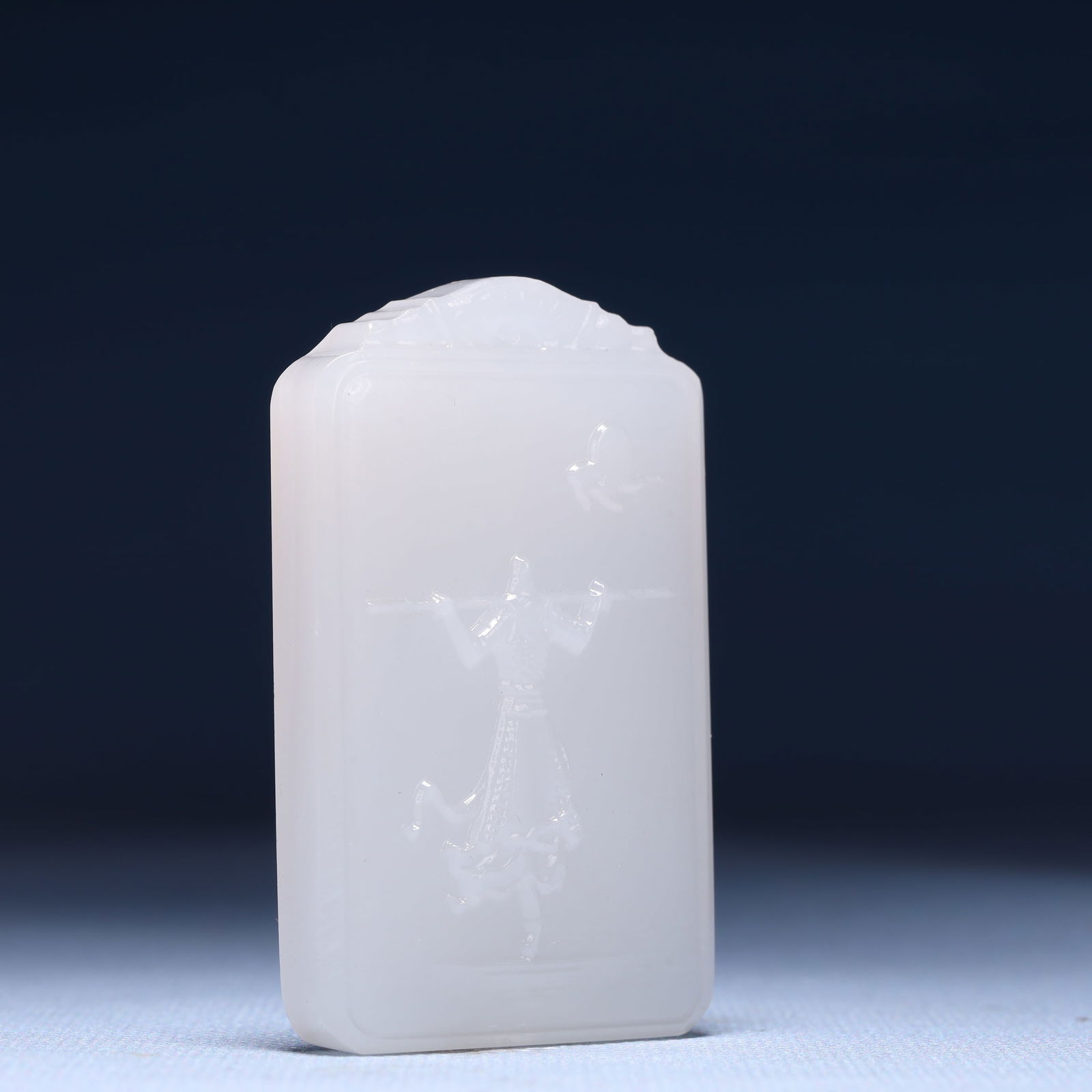 An Exquisite White Jade Figure Pattern Pendant - 3