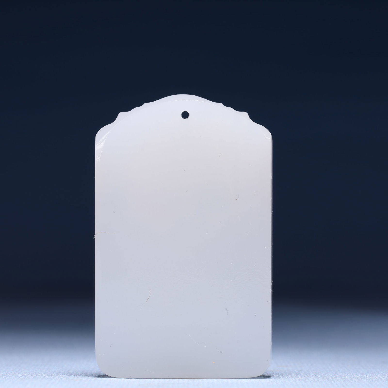 An Exquisite White Jade Figure Pattern Pendant - 4