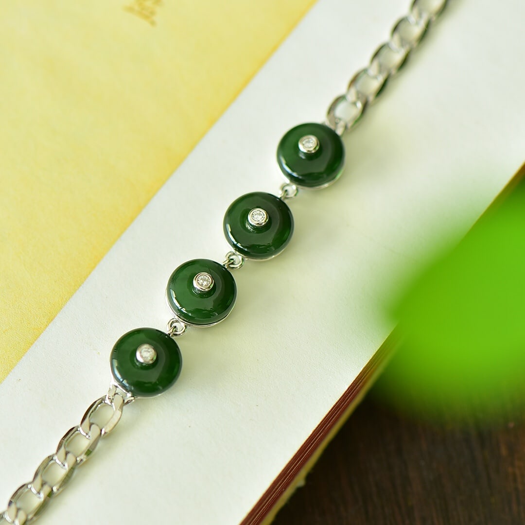 A Pair of Exquisite Sterling Silver Inlaid Jasper Bracelet: A Pair of Exquisite Sterling Silver Inlaid Jasper Bracelet,Size:0.4inx0.4in 纯银镶碧玉手链