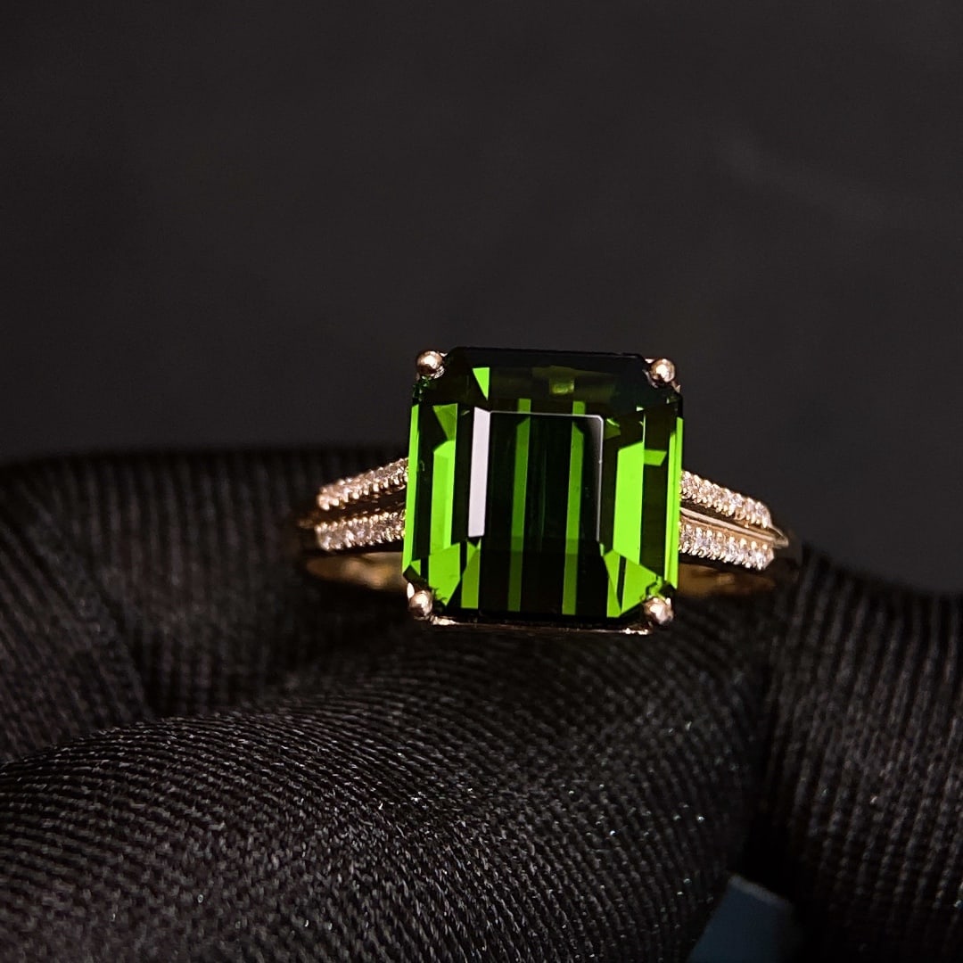 5.56Ctw Natural Tourmaline Ring: 5.56Ctw Natural Tourmaline Ring,Size:0.4inx0.4in 5.56Ctw天然碧玺戒指