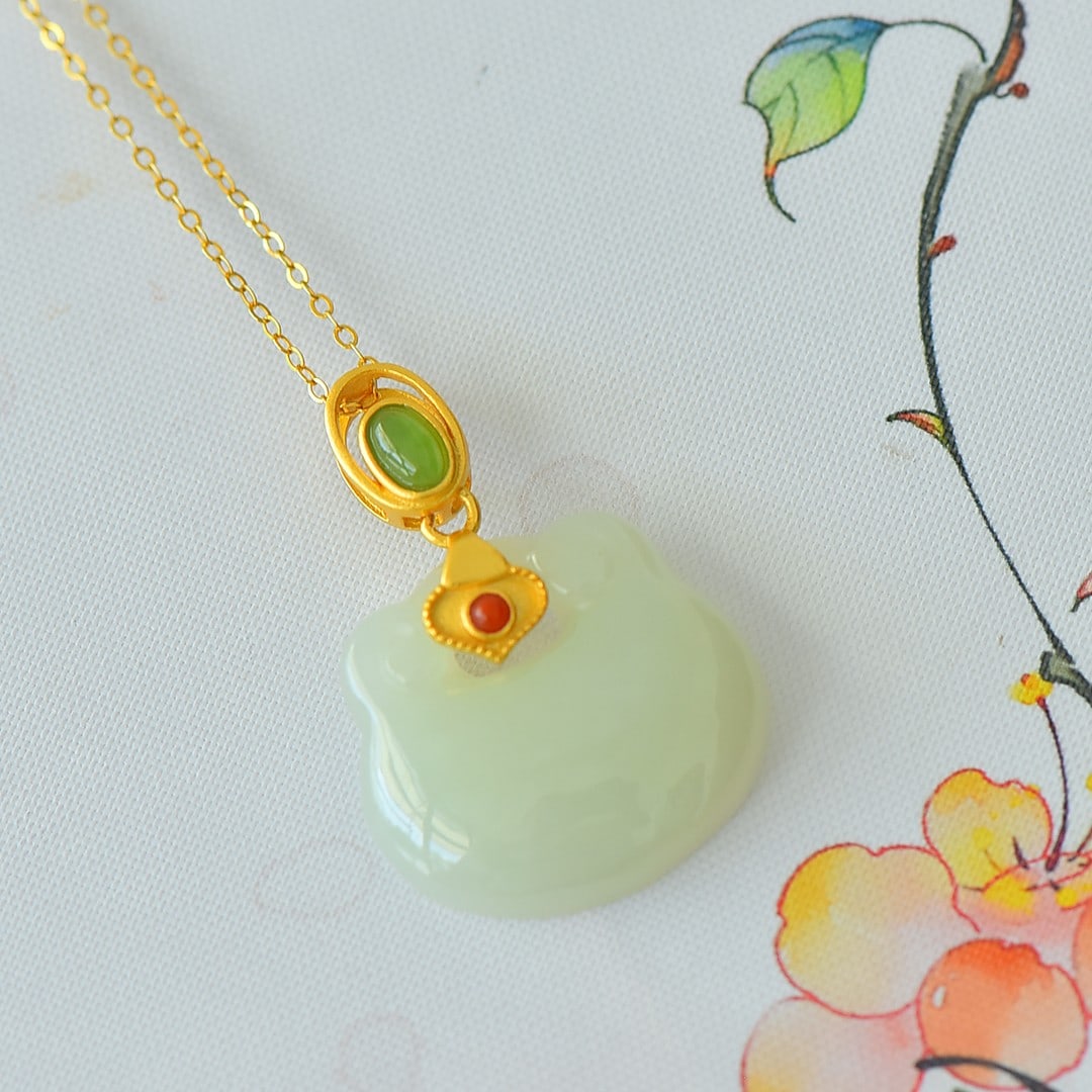 An Exquisite Sterling Silver-Gold Plated Inlaid White Jade Pendant: An Exquisite Sterling Silver-Gold Plated Inlaid White Jade Pendant,Size:0.8inx0.9in 纯银镀金镶白玉吊坠