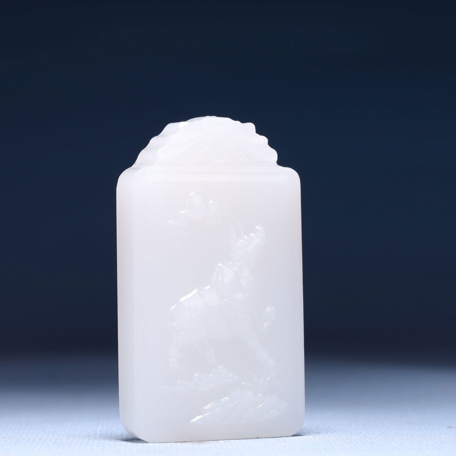 An Exquisite White Jade Buffalo Pattern Pendant - 3