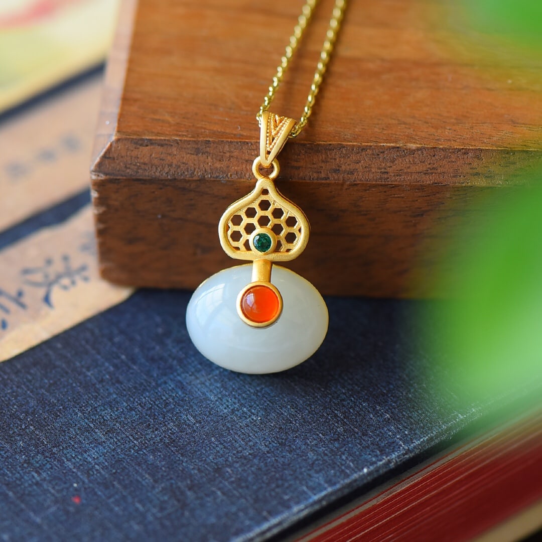 A Pair of Exquisite Sterling Silver-Gold Plated Inlaid White Jade Necklace: A Pair of Exquisite Sterling Silver-Gold Plated Inlaid White Jade Necklace,Size:0.6inx1.1in 纯银镀金镶白玉项链