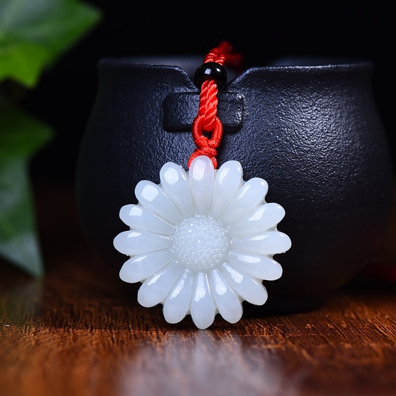 An Exquisite White Jade Pendant: An Exquisite White Jade Pendant,Size:1.3inx1.3in 白玉挂件