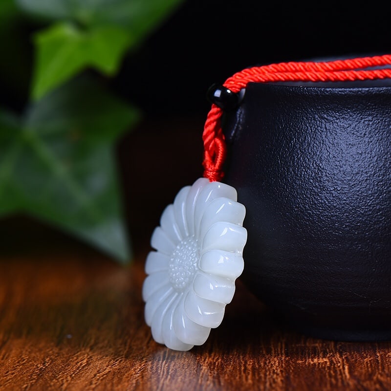 An Exquisite White Jade Pendant - 3