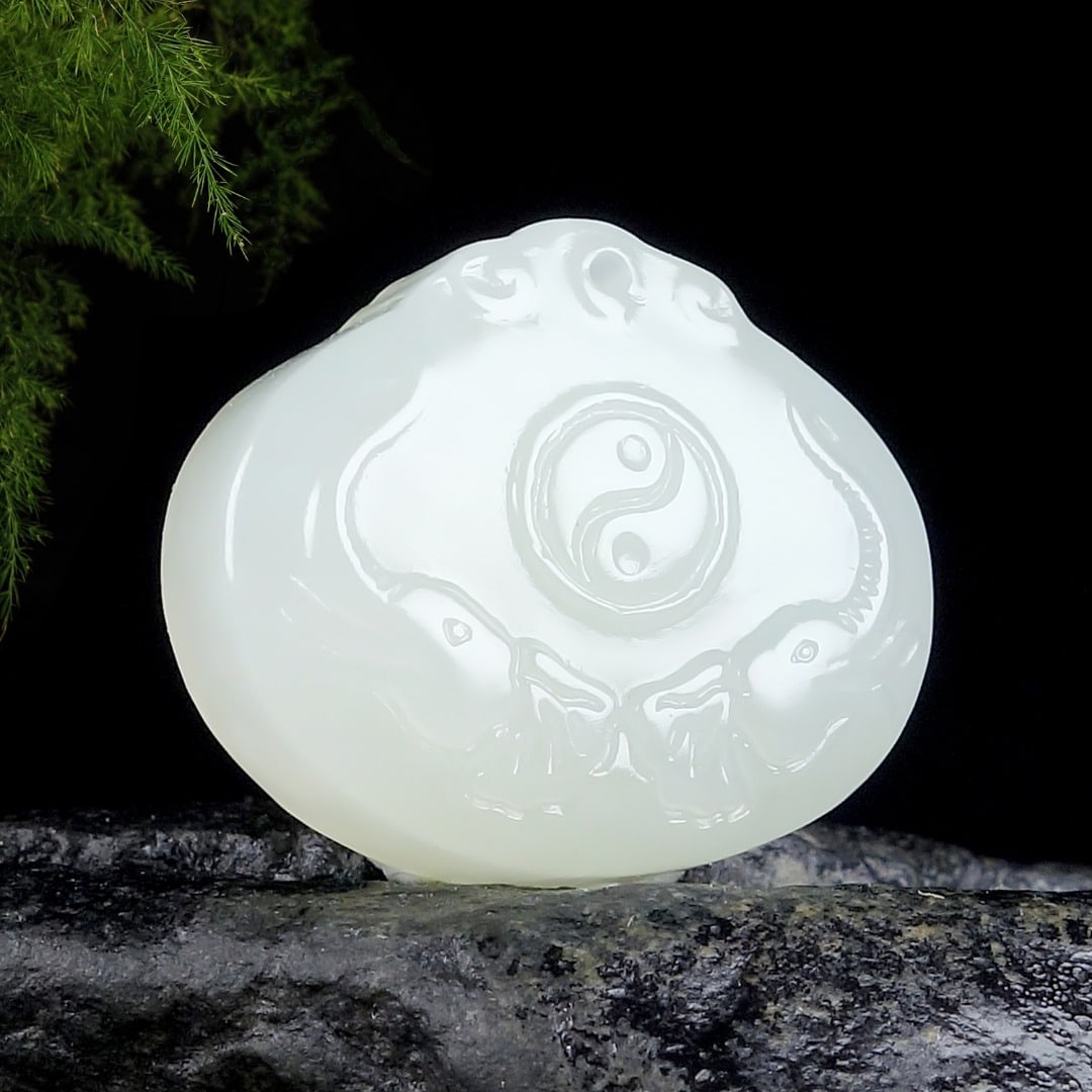An Exquisite White Jade Elephant Pattern Pendant - 2