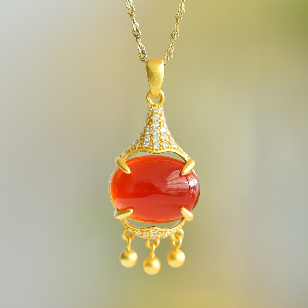 An Exquisite Sterling Silver-Gold Plated Inlaid Agate Pendant,Inlaid Diamond: An Exquisite Sterling Silver-Gold Plated Inlaid Agate Pendant,Inlaid Diamond,Size:0.4inx0.6in 纯银镀金镶玛瑙吊坠,嵌钻石