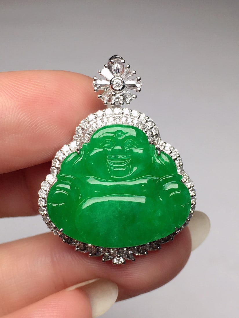 An Exquisite 18k Gold Diamond Inlaid Jadeite Pendant: An Exquisite 18k Gold Diamond Inlaid Jadeite Pendant,Size(Loose Stone):0.7inx0.8in 18k金钻镶嵌翡翠吊坠