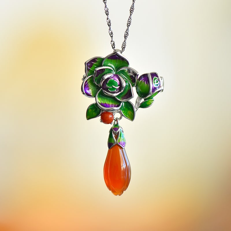 An Exquisite Sterling Silver Inlaid Agate Enamel Pendant: An Exquisite Sterling Silver Inlaid Agate Enamel Pendant, 纯银镶玛瑙珐琅吊坠