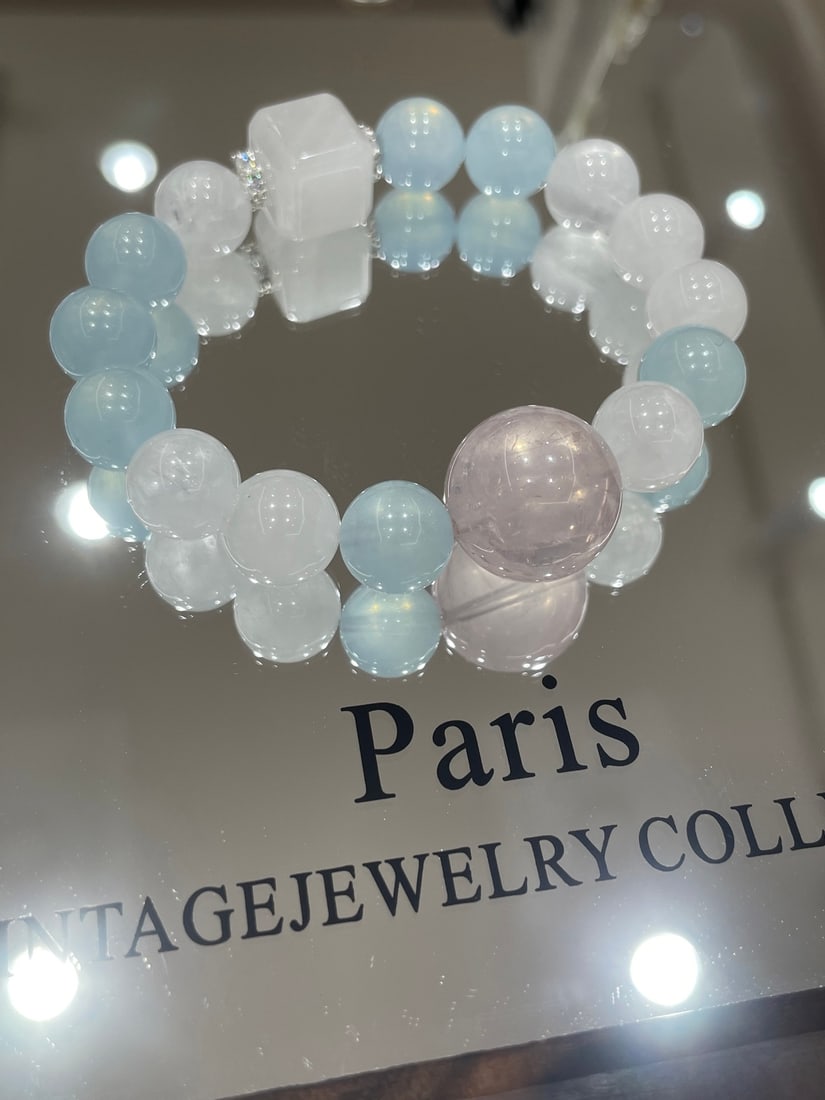 An Exquisite Aquamarine With Crystal Bracelet: An Exquisite Aquamarine With Crystal Bracelet 海蓝宝配水晶手串