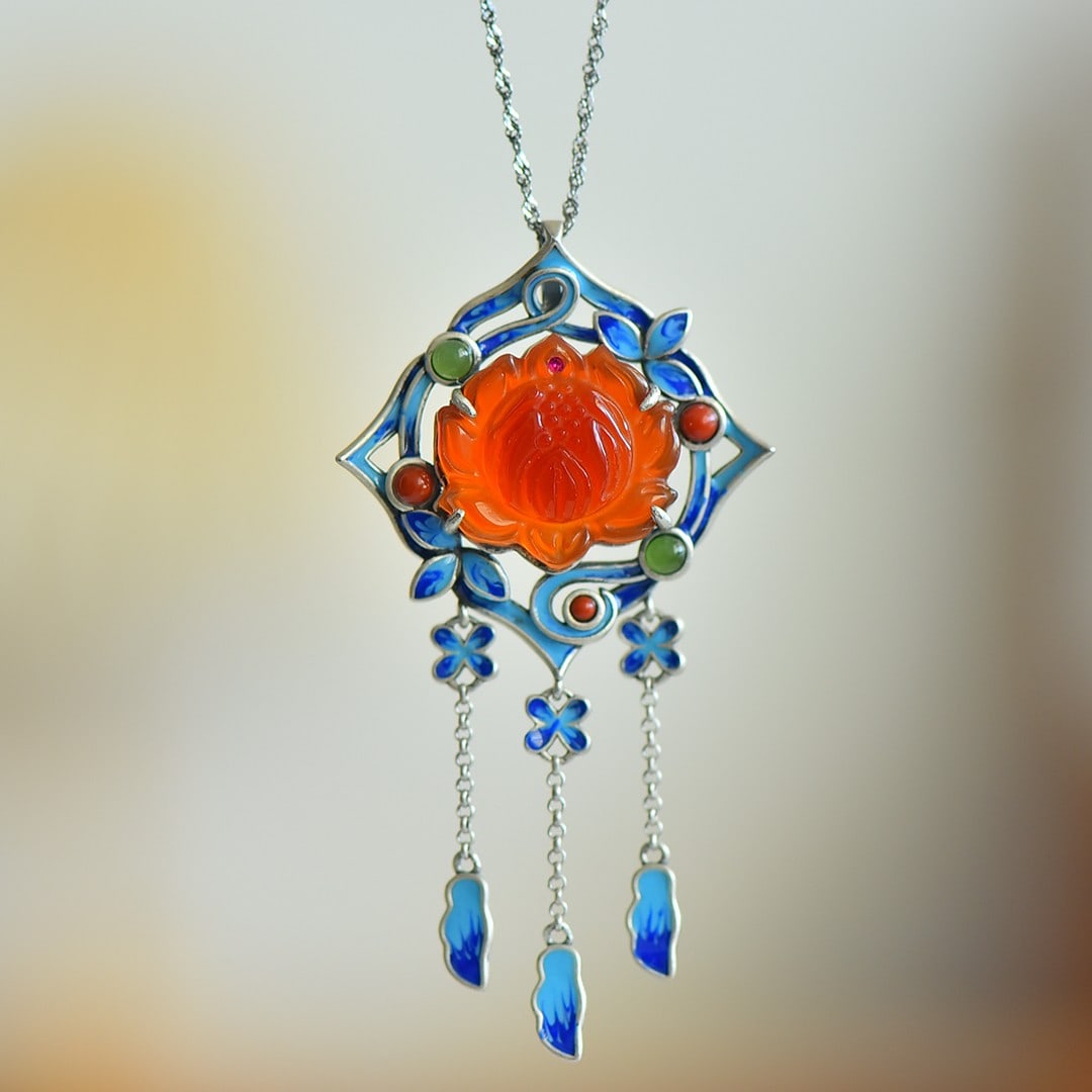 An Exquisite Sterling Silver Inlaid Agate Enamel Enamel Pendant: An Exquisite Sterling Silver Inlaid Agate Enamel Enamel Pendant,Size:0.8inx0.8in 纯银镶玛瑙珐琅珐琅吊坠