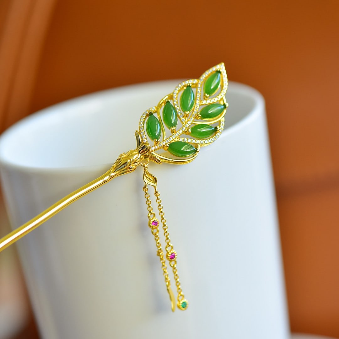 An Exquisite Sterling Silver-Gold Plated Inlaid Jasper Hairpin,Inlaid Diamond: An Exquisite Sterling Silver-Gold Plated Inlaid Jasper Hairpin,Inlaid Diamond,Size:0.2inx0.3in 纯银镀金镶碧玉发簪,嵌钻石